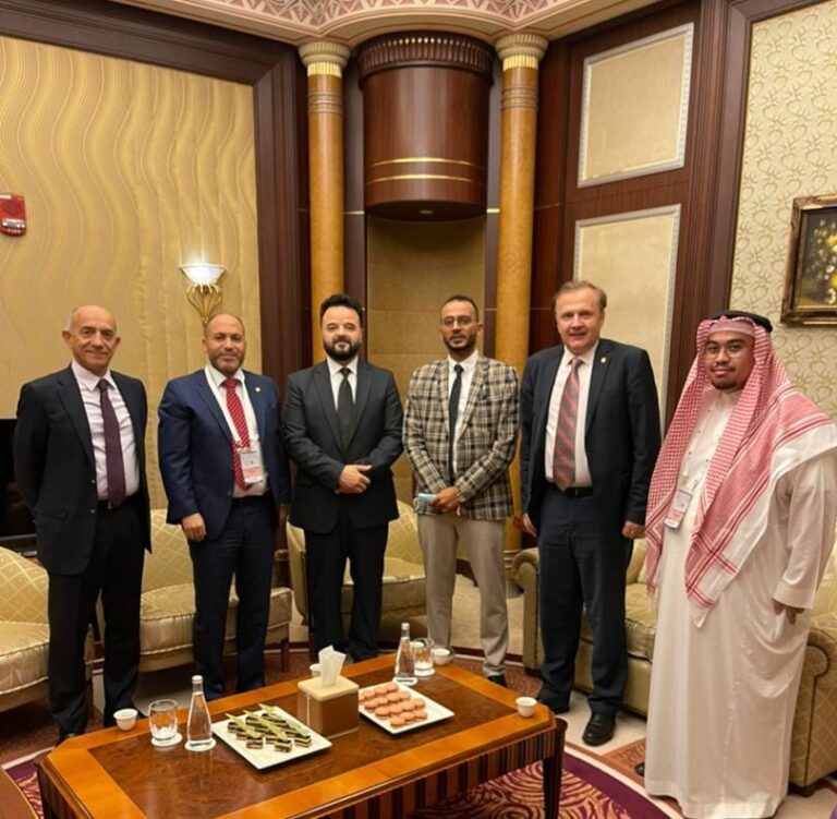 Director-General of the Institute Meets Officials from the Islamic Development Bank in Jeddah